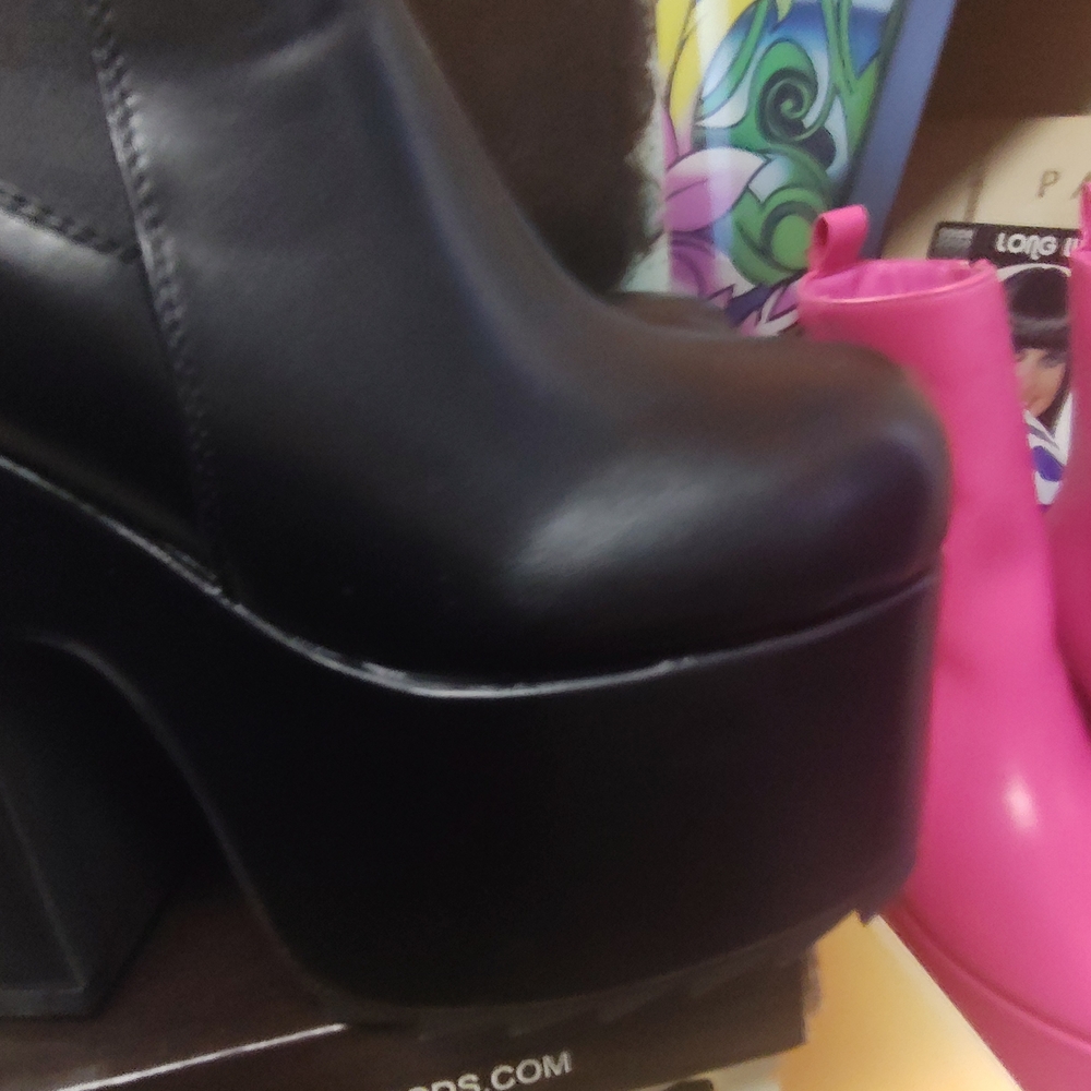 Women’s Black Platform Boots - Sleek Elevated Ankle Boot By Lamoda, Size 7 - Picture 5 of 6